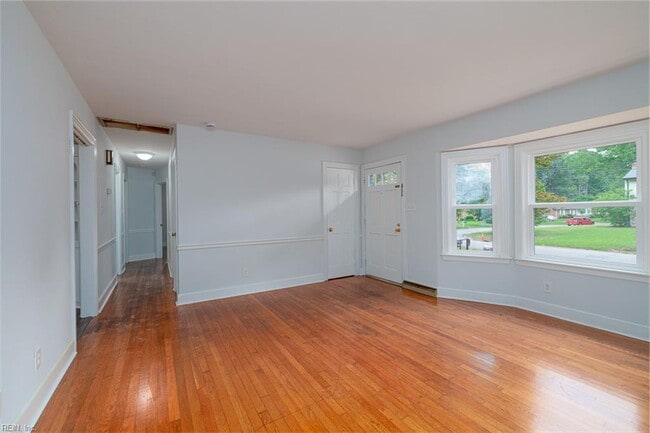 Building Photo - 5525 Greenefield Dr S