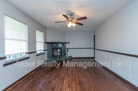 Building Photo - 6601 Bay Cir Dr