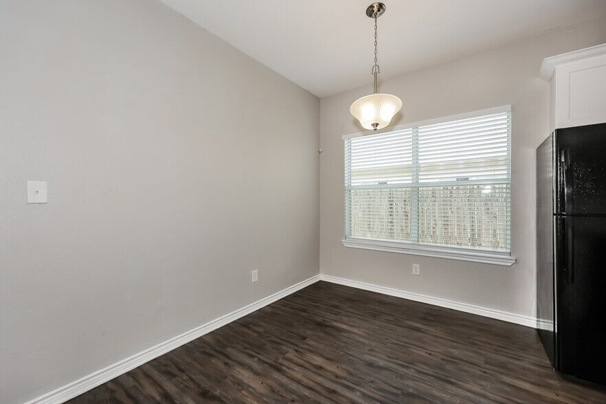 Building Photo - 1812 Alanbrooke Dr