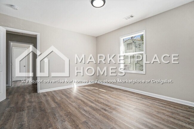 Building Photo - 1385 Eason St NW