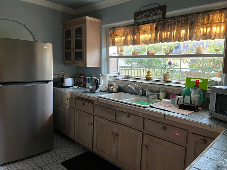 Building Photo - 452 N Alexander St