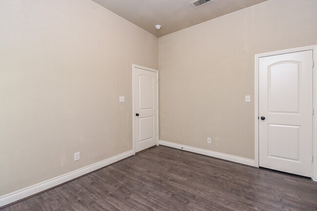 Building Photo - 2603 Night Song Dr