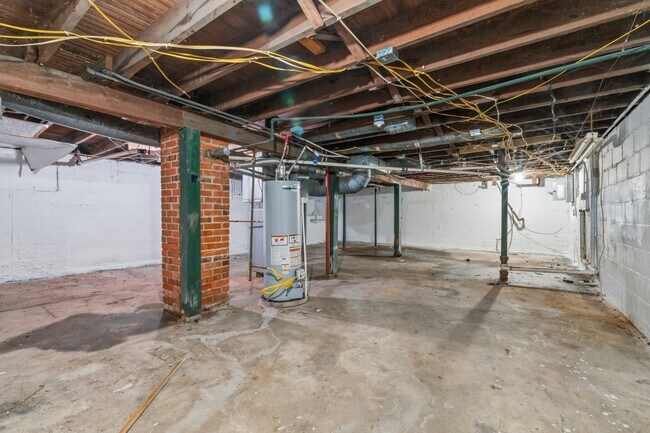 Building Photo - 2012 Arrow Ave