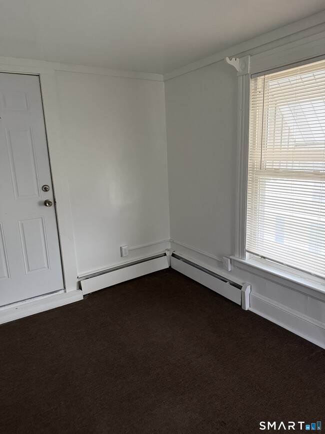 Building Photo - 33 Pilgrim Ave