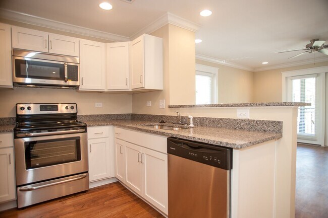 Primary Photo - 3 Bedroom Townhouse Style Apartments END U...