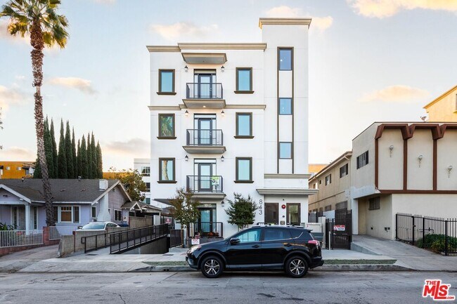 Building Photo - 843 Wilcox Ave