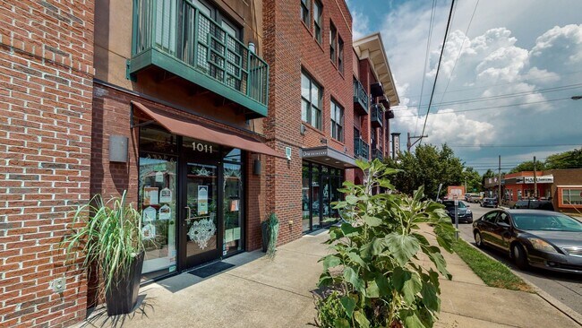 Building Photo - Amazing East Nashville 2 Bed/ 2 Bath Condo...
