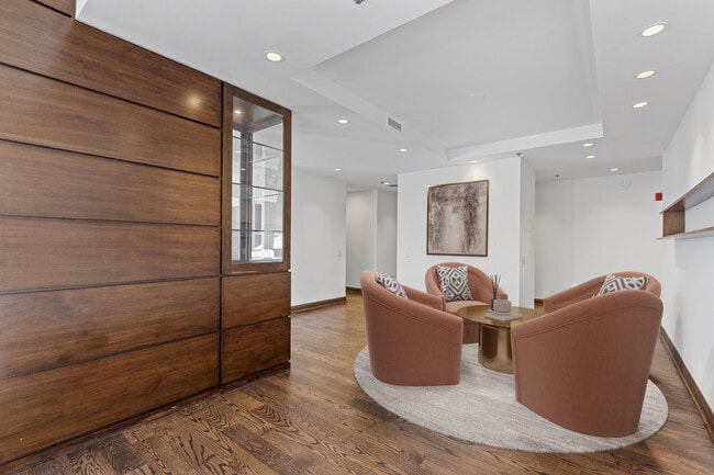 Building Photo - 250 E Pearson St