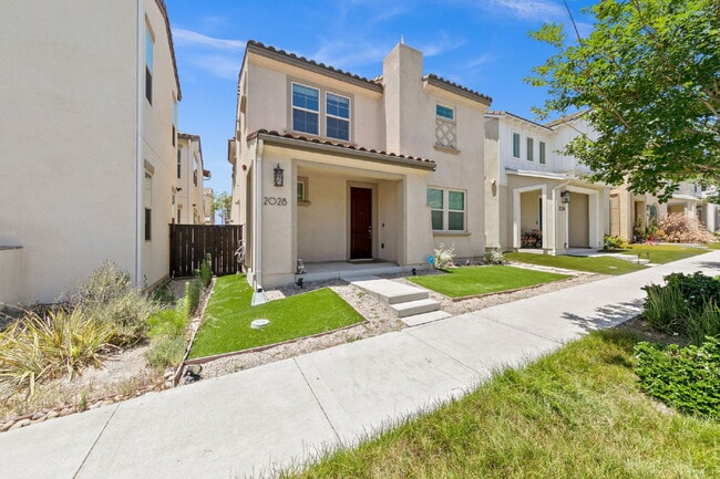 Building Photo - Love your life at Escaya in Chula Vista! 4Bed/2.5Ba attached garage home for rent