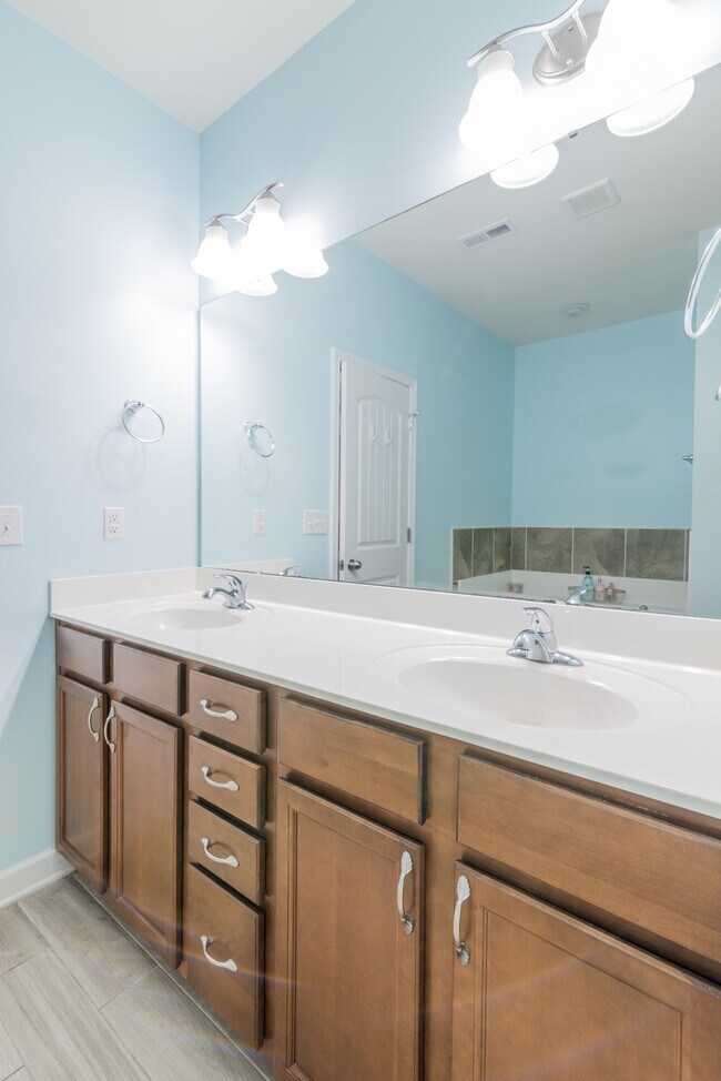 Building Photo - 8513 Loxton Cir