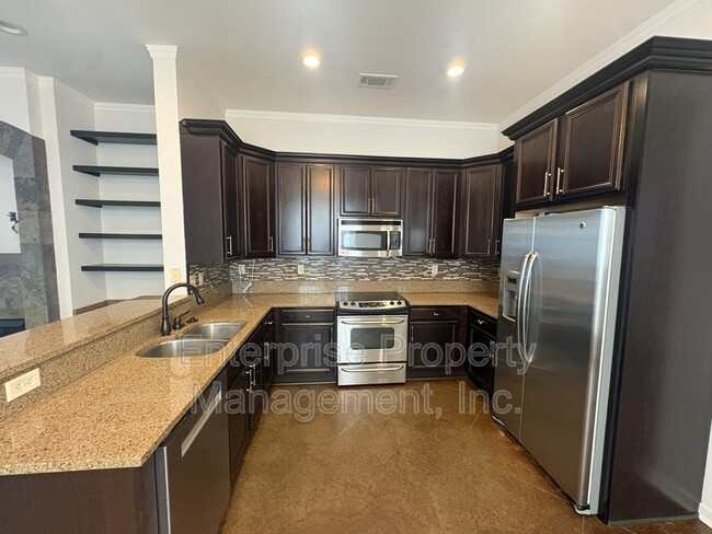 Building Photo - 886 Winter Leaf Dr