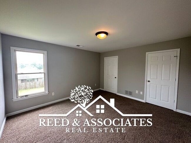 Building Photo - 4 Bedrooms in Southaven!