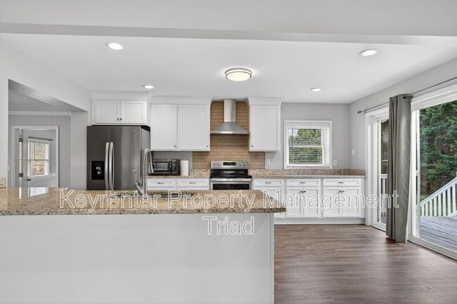 Building Photo - 8022 Linville Rd