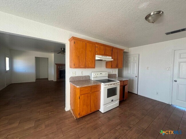 Building Photo - 3804 Captain Dr