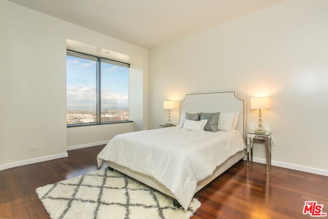 Building Photo - 1100 Wilshire Blvd