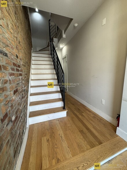 Building Photo - 169 Maverick St