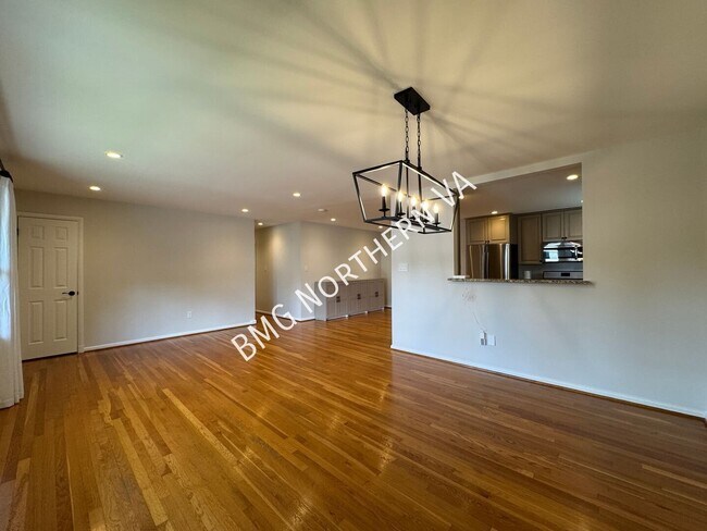 Building Photo - 1109 Hillcrest Dr SW