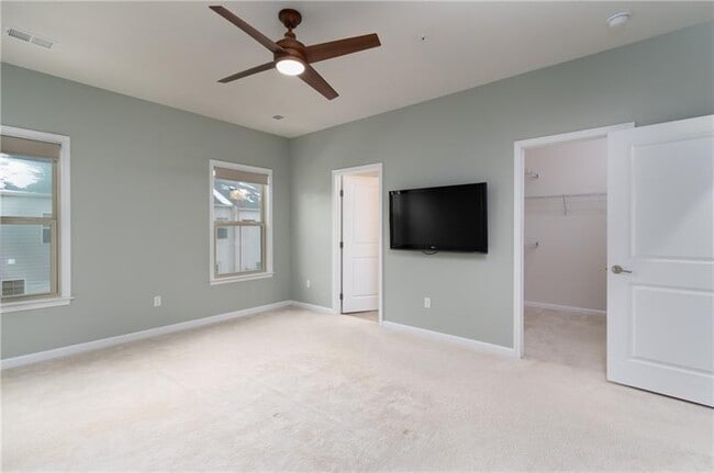 Building Photo - 424 Fairmont Dr
