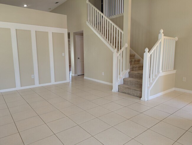 Building Photo - BEAUTIFUL 4 Bed 2.5 Bath Home For Rent in ...