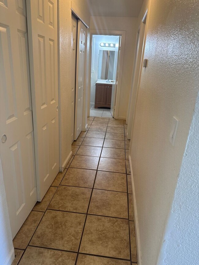 Building Photo - 8821-8823 Kelley Dr