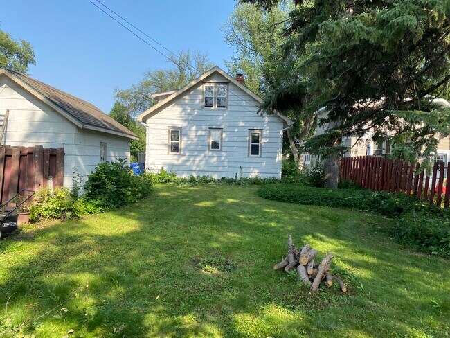 view back of the house - 1343 6th St S