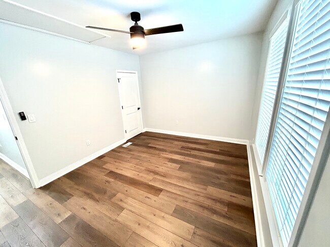 Building Photo - 211 Hawkes Ave