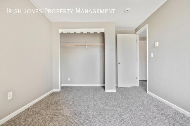 Building Photo - 5700 Glendale Dr