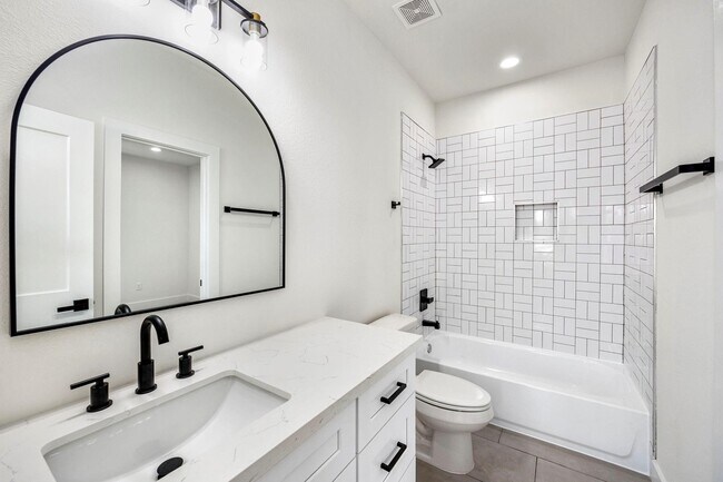 Building Photo - 5514 San Jose St