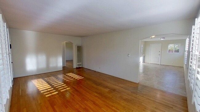 Building Photo - Seaside Living: 2 Bedroom 1 Bathroom Home ...