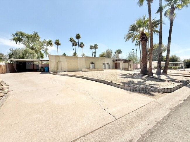 Building Photo - 5539 E Bloomfield Rd