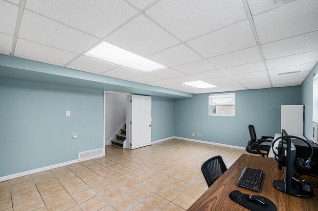 Building Photo - 331 Romona Rd
