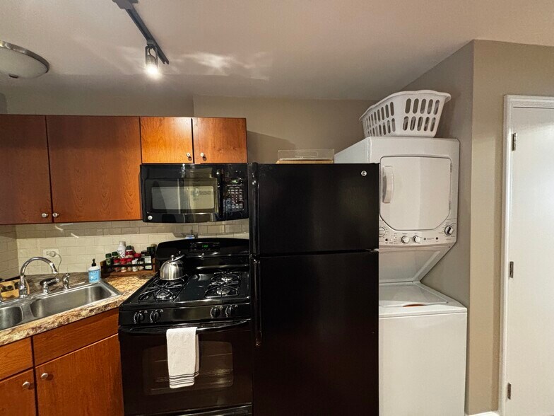 Building Photo - 674 N Orleans St