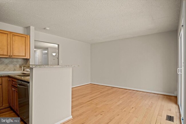 Building Photo - 1602 Oak Spring Way