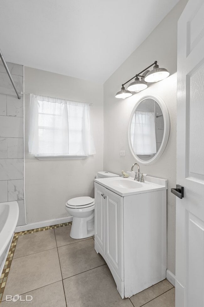 Building Photo - Check Out this Charming 3 bed 1 bath in Bossier