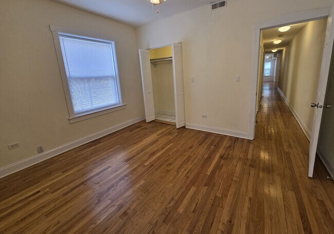 Building Photo - 4926 N Albany Ave