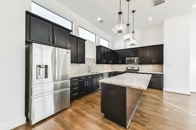 Building Photo - 1810 Thompson St