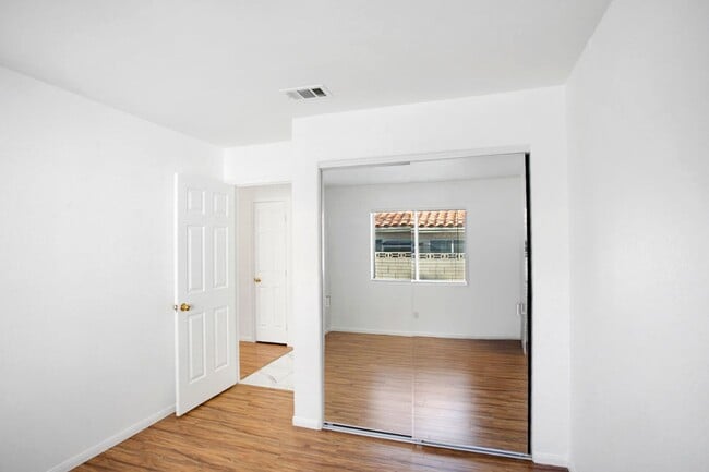 Building Photo - Single Story, 3 Bedroom, Peccole Ranch Beauty