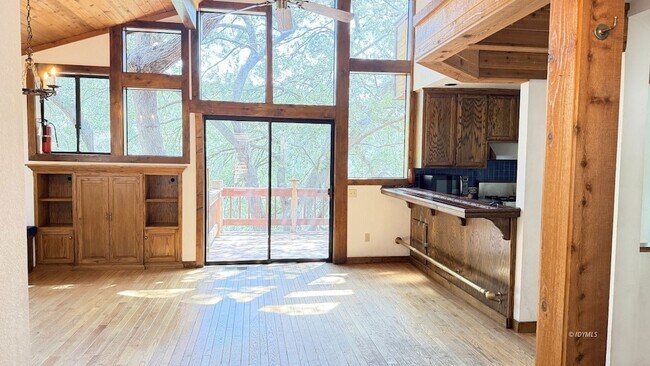 Building Photo - 26720 Robin Dr