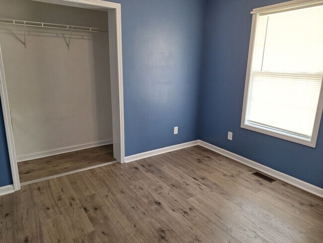 Building Photo - HOLIDAY MOVE IN SPECIAL. $500.00 OFF OF TH...
