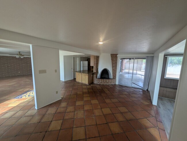 Building Photo - 4 Bedroom and 2 Bath Rental