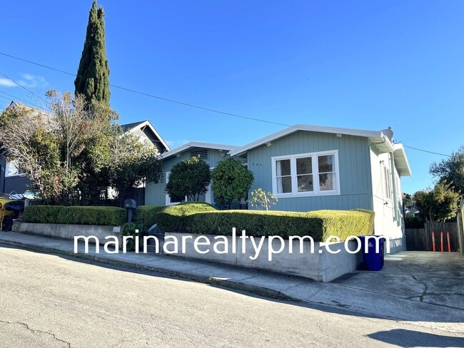 Building Photo - Welcome to this stunning 3 Bedroom 2 Bath Single Family Home in the charming town of Crockett, CA