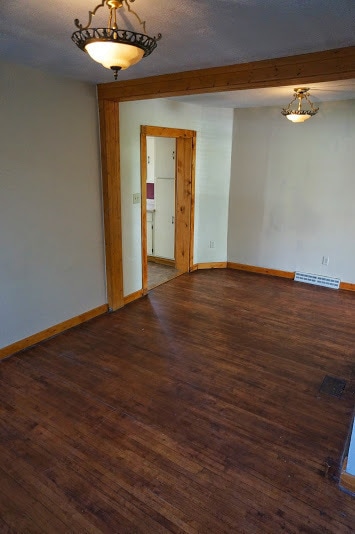 Building Photo - AVAILABLE JUNE- Gorgeous 4 Bed, 1 Bathroom Hillside Home!