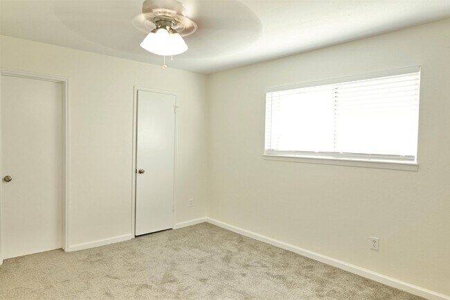 Building Photo - 7918 Prestwood Dr