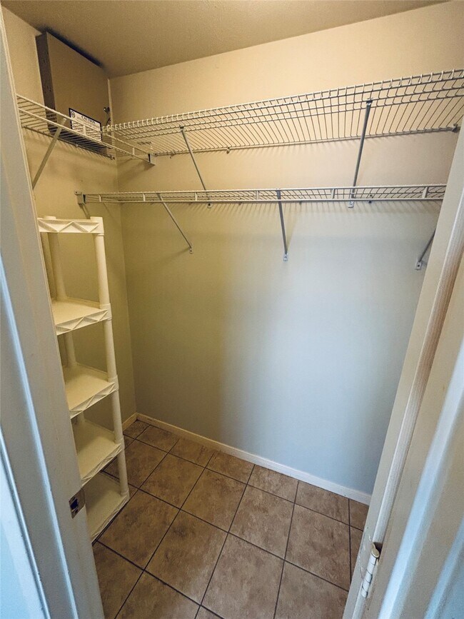 Building Photo - 6302 Ballina Meadows Ct