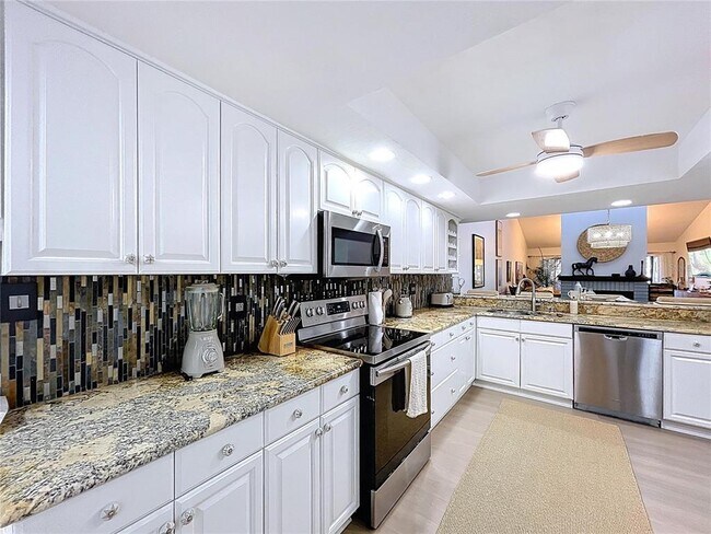 Building Photo - 4646 La Jolla Dr