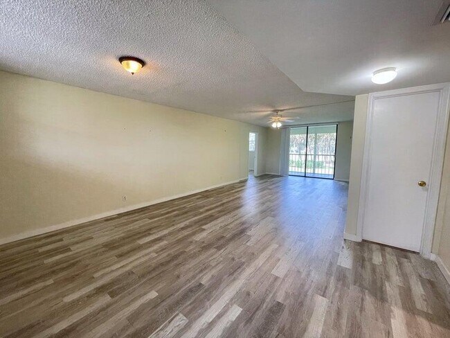 Building Photo - 2460 Deer Creek Country Club Blvd