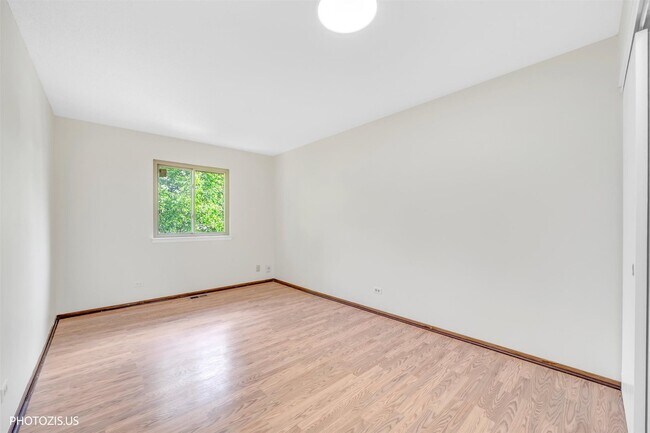 Building Photo - 1405 Merrimac Ln N