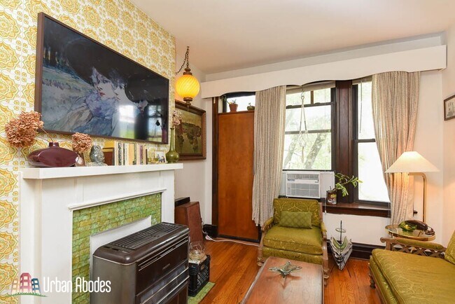 Building Photo - 2819 W Shakespeare Ave