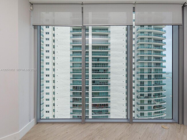 Building Photo - 1300 Brickell Bay Dr