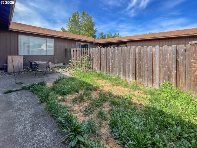 Building Photo - 1927-1929 Green Ave